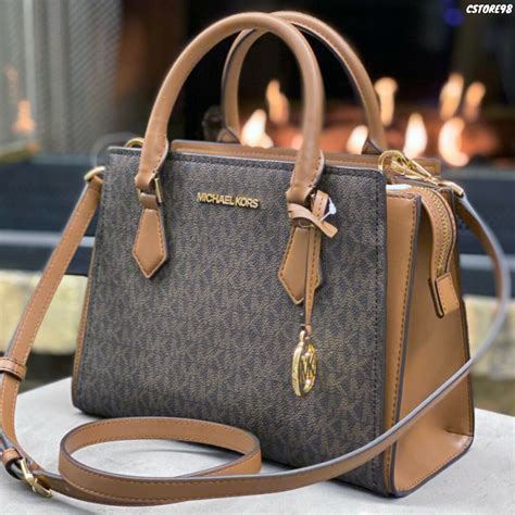 Michael Kors Hope Medium Messenger 